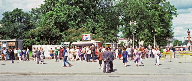 Cuộc sống sinh động ở Liên Xô năm 1987 qua loạt ảnh hiếm - Hình 8 Cuoc song sinh dong o Lien Xo nam 1987 qua loat anh hiem-Hinh-8