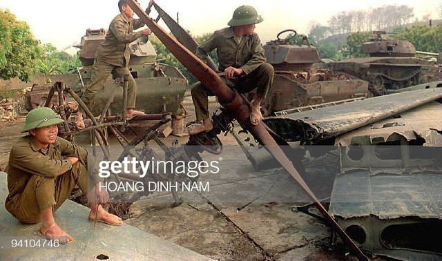 Việt Nam năm 1994 cực bất ngờ qua loạt ảnh hiếm - Hình 7 Viet Nam nam 1994 cuc bat ngo qua loat anh hiem-Hinh-7