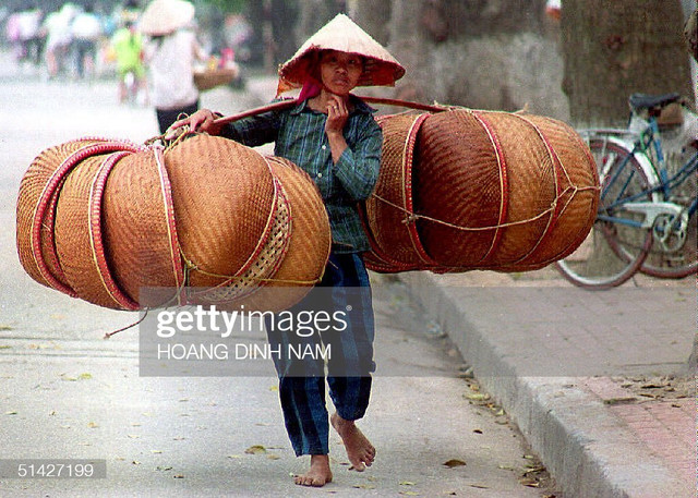 Việt Nam năm 1994 cực bất ngờ qua loạt ảnh hiếm - Hình 3 Viet Nam nam 1994 cuc bat ngo qua loat anh hiem-Hinh-3