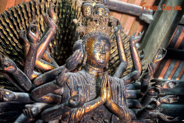Cận cảnh loạt tượng Phật nghìn mắt nghìn tay trăm tuổi - Hình 6 Can canh loat tuong Phat nghin mat nghin tay tram tuoi-Hinh-6