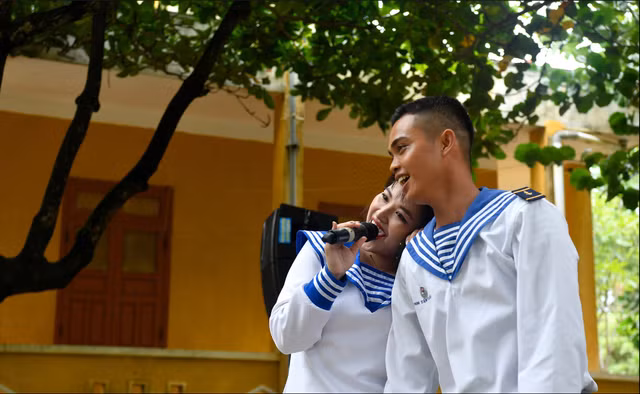 Truong Sa Xanh cuc an tuong qua loat anh trien lam-Hinh-9