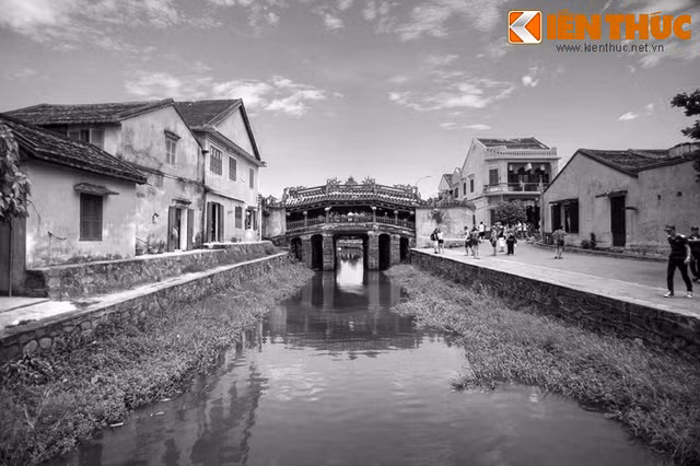 Chuyen ke ky di it ai hay ve Chua Cau noi tieng Hoi An