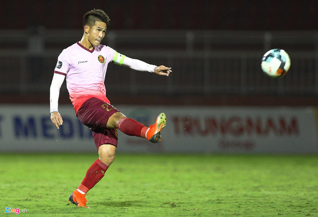 Cầu thủ bóng đá cho con tạm nghỉ học trường Gateway Cau thu bong da cho con tam nghi hoc truong Gateway