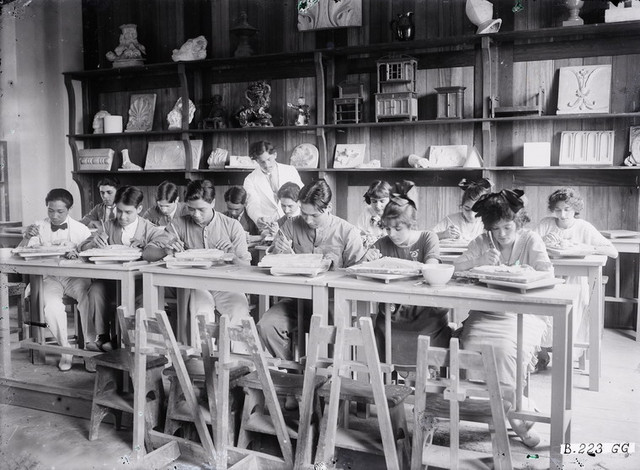 Ảnh hiếm về thuở sơ khai của những ngôi trường cổ nhất Hà Nội - Hình 8 Anh hiem ve thuo so khai cua nhung ngoi truong co nhat Ha Noi-Hinh-8