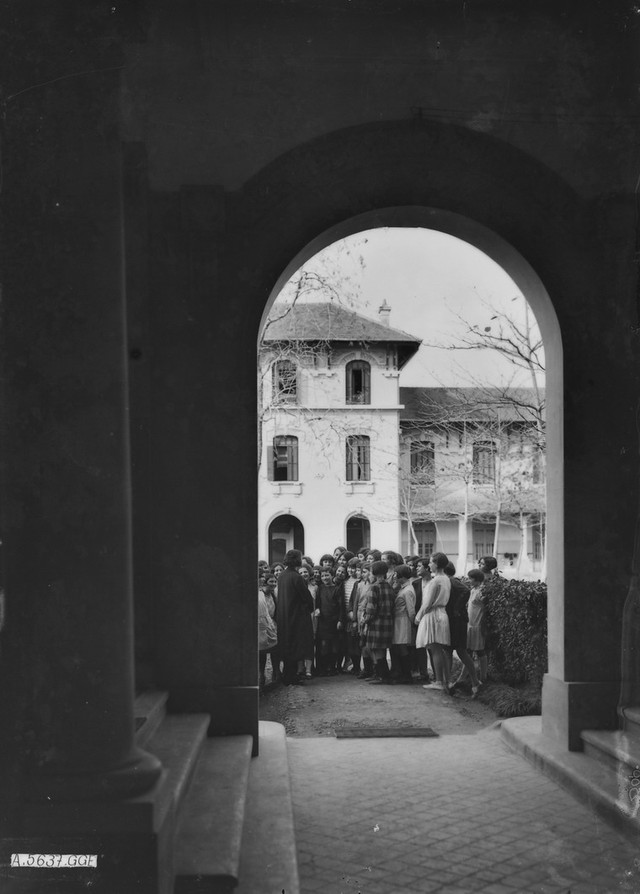 Ảnh hiếm về thuở sơ khai của những ngôi trường cổ nhất Hà Nội - Hình 10 Anh hiem ve thuo so khai cua nhung ngoi truong co nhat Ha Noi-Hinh-10