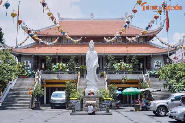 Top 12 cong trinh ton giao an tuong nhat TP HCM-Hinh-2