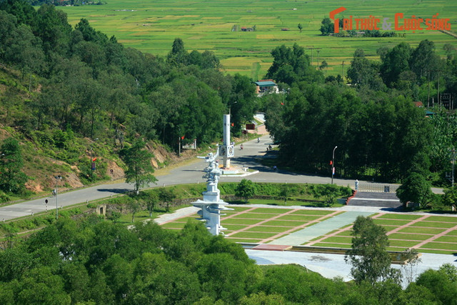 Ngắm những tượng đài tuyệt đẹp vinh danh người phụ nữ Việt - Hình 7 Ngam nhung tuong dai tuyet dep vinh danh nguoi phu nu Viet-Hinh-7