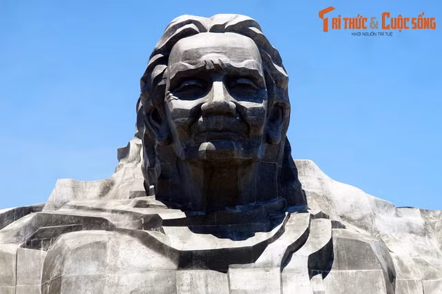 Ngam nhung tuong dai tuyet dep vinh danh nguoi phu nu Viet-Hinh-12