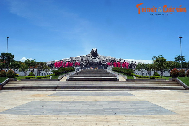 Ngắm những tượng đài tuyệt đẹp vinh danh người phụ nữ Việt - Hình 9 Ngam nhung tuong dai tuyet dep vinh danh nguoi phu nu Viet-Hinh-9