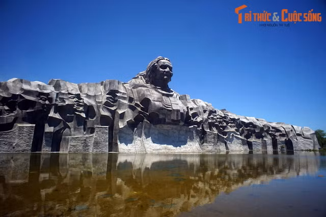 Ngam nhung tuong dai tuyet dep vinh danh nguoi phu nu Viet-Hinh-10