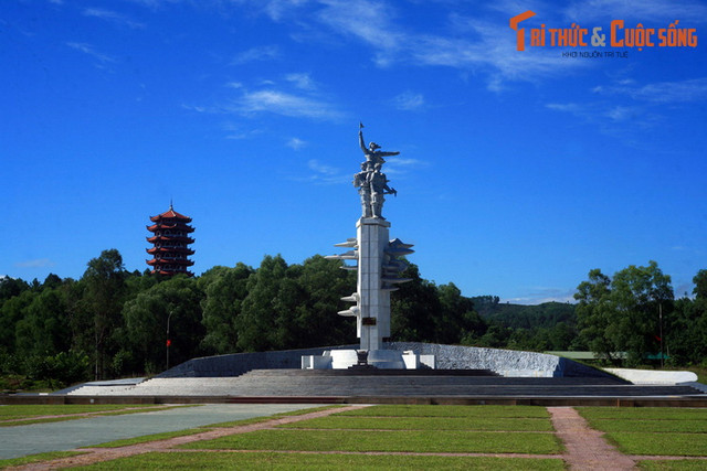 Ngắm những tượng đài tuyệt đẹp vinh danh người phụ nữ Việt - Hình 5 Ngam nhung tuong dai tuyet dep vinh danh nguoi phu nu Viet-Hinh-5