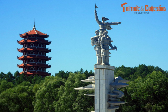 Ngắm những tượng đài tuyệt đẹp vinh danh người phụ nữ Việt - Hình 6 Ngam nhung tuong dai tuyet dep vinh danh nguoi phu nu Viet-Hinh-6