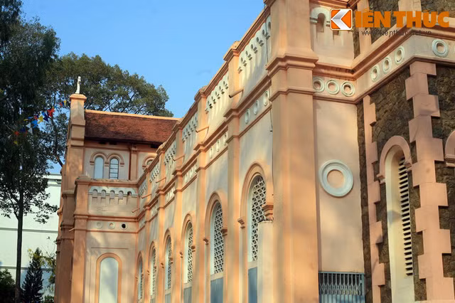 Nhung nha tho co mau hong doc dao o Viet Nam-Hinh-10