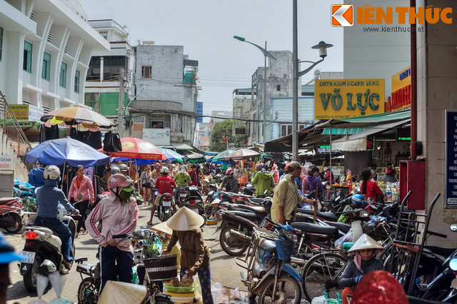 Thưởng ngoạn 1 vòng trong khu chợ Phan Thiết hơn 300 tuổi Thuong ngoan 1 vong trong khu cho Phan Thiet hon 300 tuoi