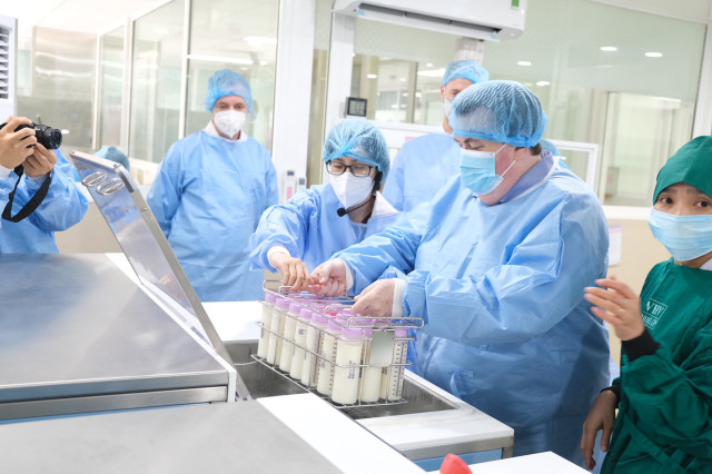Khai trương ngân hàng sữa mẹ lớn nhất Việt Nam - Hình 2 Khai truong ngan hang sua me lon nhat Viet Nam-Hinh-2