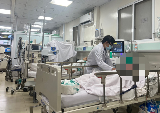 Cảnh báo: Pha rượu với bia, nước uống có gas, tăng nguy cơ ngộ độc và tử vong Canh bao: Pha ruou voi bia, nuoc uong co gas, tang nguy co ngo doc va tu vong