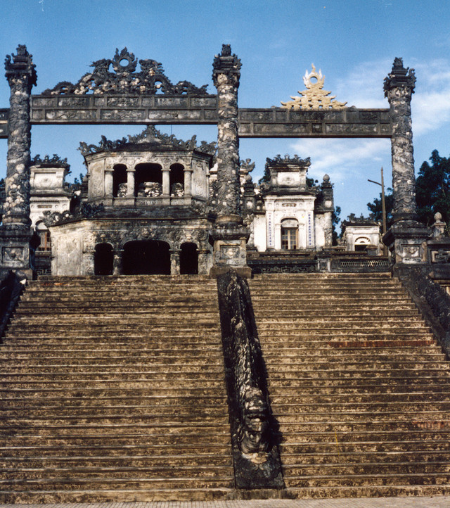 Ghé thăm các lăng tẩm ở Huế năm 1986 dưới góc ảnh phương Tây Ghe tham cac lang tam o Hue nam 1986 duoi goc anh phuong Tay