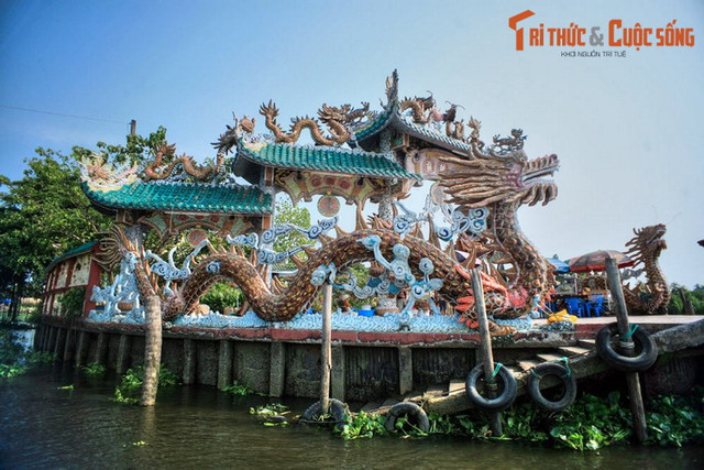 Giai thoại lạ về ngôi miếu nằm giữa sông ở TP. HCM - Hình 5 Giai thoai la ve ngoi mieu nam giua song o TP. HCM-Hinh-5