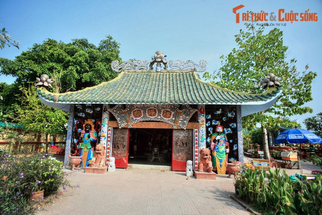 Giai thoại lạ về ngôi miếu nằm giữa sông ở TP. HCM - Hình 7 Giai thoai la ve ngoi mieu nam giua song o TP. HCM-Hinh-7