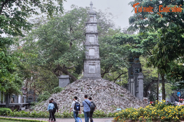 Núi Độc Tôn bên bờ hồ Gươm và bí mật lịch sử “động trời” Nui Doc Ton ben bo ho Guom va bi mat lich su “dong troi”
