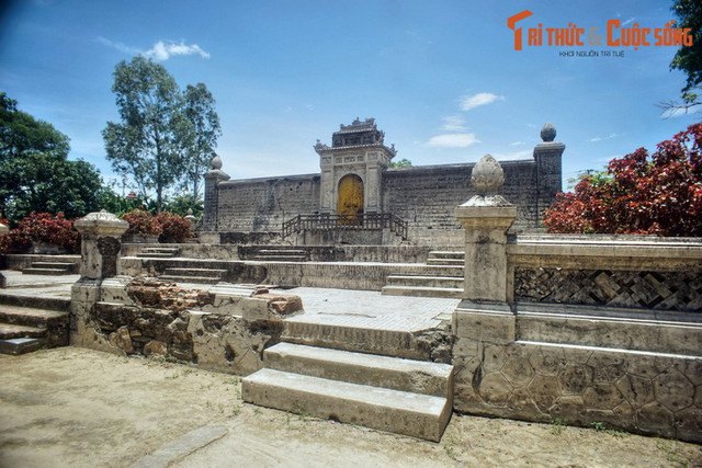 Thuyết phong thủy ẩn giấu trong lăng mộ mẹ vua Khải Định - Hình 5 Thuyet phong thuy an giau trong lang mo me vua Khai Dinh-Hinh-5