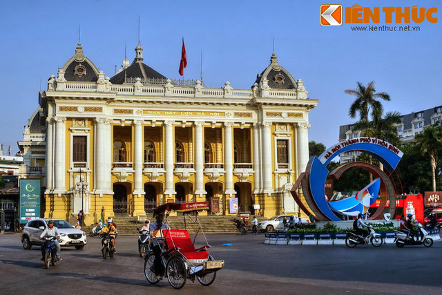 Nhìn lại dấu son lịch sử ở Quảng trường Cách mạng Tháng Tám Nhin lai dau son lich su o Quang truong Cach mang Thang Tam