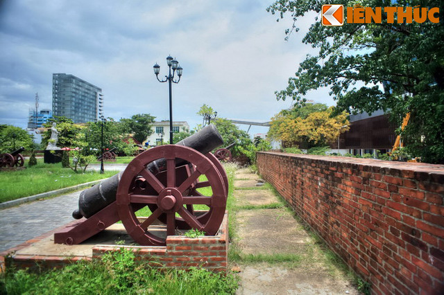 Biết gì về tòa thành cổ giữa trung tâm Đà Nẵng? Biet gi ve toa thanh co giua trung tam Da Nang?