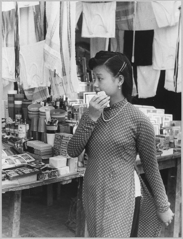 Chợ Đồng Xuân thập niên 1950 cực sôi động - Hình 4 Cho Dong Xuan thap nien 1950 cuc soi dong-Hinh-4