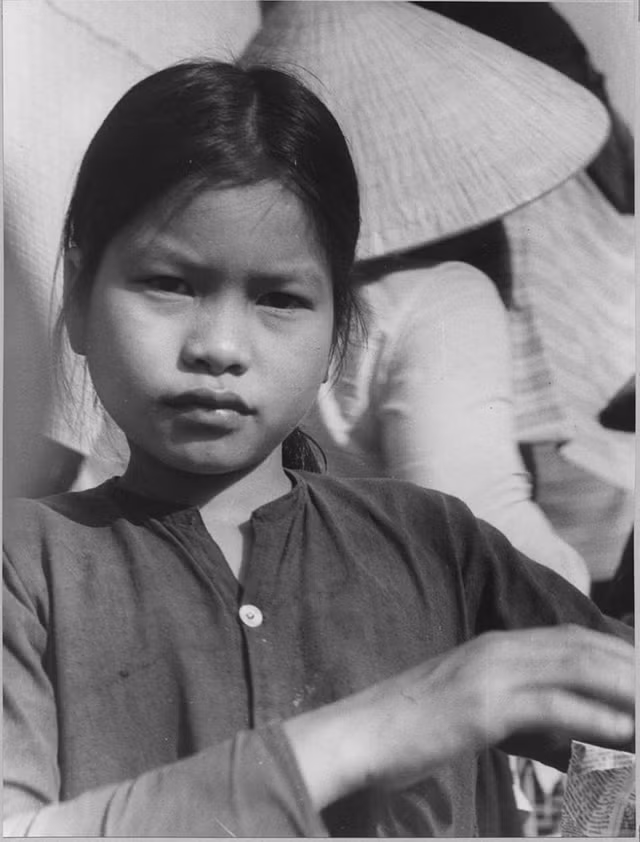 Chợ Đồng Xuân thập niên 1950 cực sôi động - Hình 7 Cho Dong Xuan thap nien 1950 cuc soi dong-Hinh-7