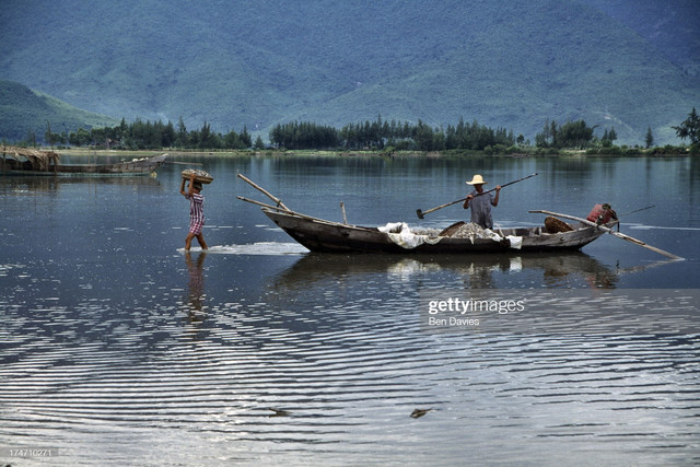Viet Nam nam 1998 cuc song dong qua loat anh pho nhay Ben chup-Hinh-12