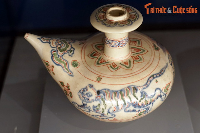 Hinh tuong ho dac sac tren loat co vat vo gia cua Viet Nam-Hinh-9