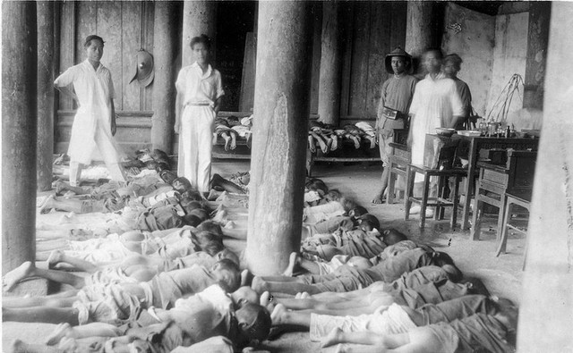 Ảnh hiểm về cảnh tiêm chủng ở Việt Nam một thế kỷ trước - Hình 7 Anh hiem ve canh tiem chung o Viet Nam mot the ky truoc-Hinh-7