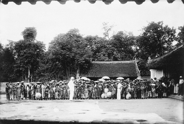 Ảnh hiểm về cảnh tiêm chủng ở Việt Nam một thế kỷ trước - Hình 3 Anh hiem ve canh tiem chung o Viet Nam mot the ky truoc-Hinh-3