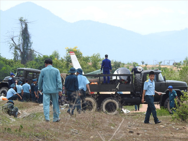 Tai nan may bay quan su o Khanh Hoa: Hoan tat thu gom xac may bay-Hinh-2