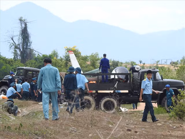Tai nan may bay quan su o Khanh Hoa: Hoan tat thu gom xac may bay-Hinh-2
