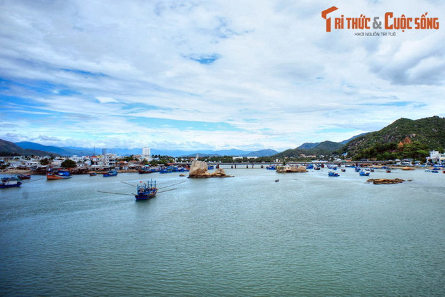 Điều đặc biệt ở dòng sông biểu tượng của thành phố Nha Trang Dieu dac biet o dong song bieu tuong cua thanh pho Nha Trang
