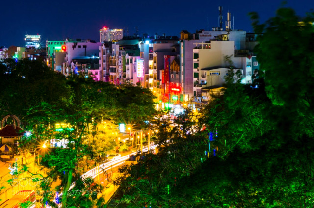 Choáng ngợp vẻ đẹp Sài Gòn ban đêm qua ống kính nhiếp ảnh gia quốc tế - Hình 10 Choang ngop ve dep Sai Gon ban dem qua ong kinh nhiep anh gia quoc te-Hinh-10