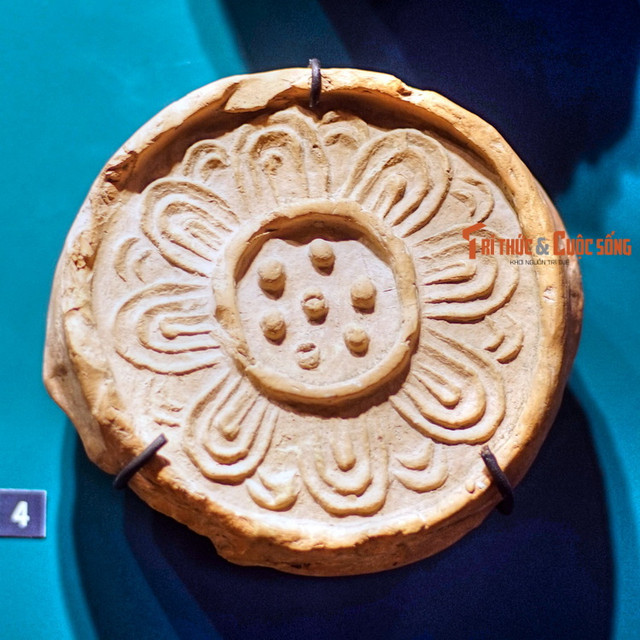 Bộ sưu tập cổ vật đỉnh cao thời Trần lớn nhất Sài Gòn - Hình 13 Bo suu tap co vat dinh cao thoi Tran lon nhat Sai Gon-Hinh-13