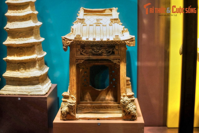 Bộ sưu tập cổ vật đỉnh cao thời Trần lớn nhất Sài Gòn - Hình 11 Bo suu tap co vat dinh cao thoi Tran lon nhat Sai Gon-Hinh-11