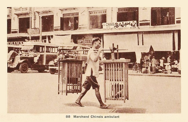 Hình cực độc về các gánh hàng rong trên đường phố Sài Gòn xưa Hinh cuc doc ve cac ganh hang rong tren duong pho Sai Gon xua