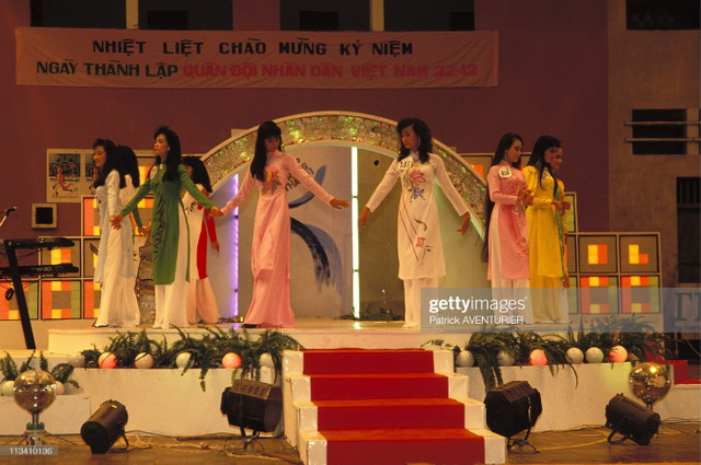 Dàn người đẹp khoe dáng ở TP. HCM năm 1991 qua loạt ảnh quý - Hình 2 Dan nguoi dep khoe dang o TP. HCM nam 1991 qua loat anh quy-Hinh-2