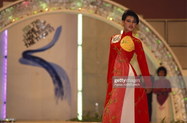 Dàn người đẹp khoe dáng ở TP. HCM năm 1991 qua loạt ảnh quý - Hình 3 Dan nguoi dep khoe dang o TP. HCM nam 1991 qua loat anh quy-Hinh-3