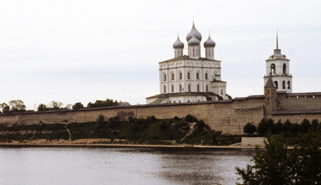 Bất ngờ vẻ đẹp của thành cổ Pskov, Liên Xô năm 1985 - Hình 3 Bat ngo ve dep cua thanh co Pskov, Lien Xo nam 1985-Hinh-3