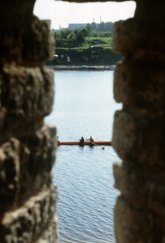 Bất ngờ vẻ đẹp của thành cổ Pskov, Liên Xô năm 1985 - Hình 7 Bat ngo ve dep cua thanh co Pskov, Lien Xo nam 1985-Hinh-7