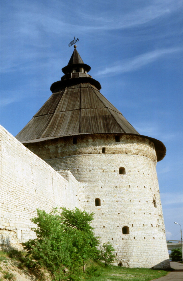 Bất ngờ vẻ đẹp của thành cổ Pskov, Liên Xô năm 1985 - Hình 12 Bat ngo ve dep cua thanh co Pskov, Lien Xo nam 1985-Hinh-12