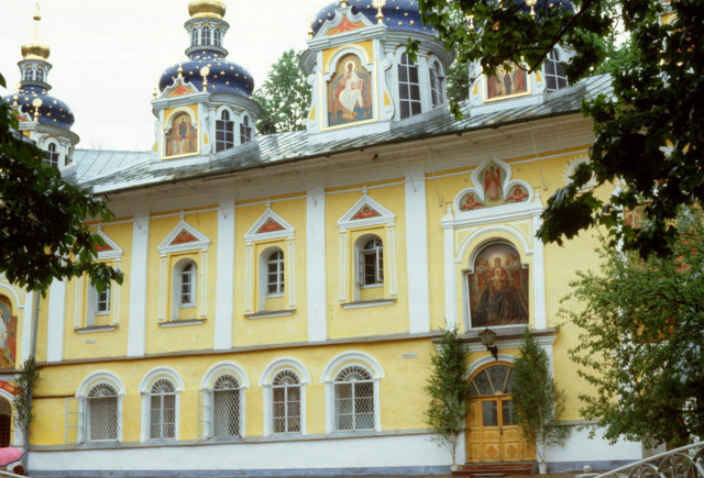 Bất ngờ vẻ đẹp của thành cổ Pskov, Liên Xô năm 1985 - Hình 8 Bat ngo ve dep cua thanh co Pskov, Lien Xo nam 1985-Hinh-8