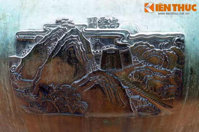 Bi an tam linh cac ngon nui duoc khac tren Cuu Dinh nha Nguyen-Hinh-8