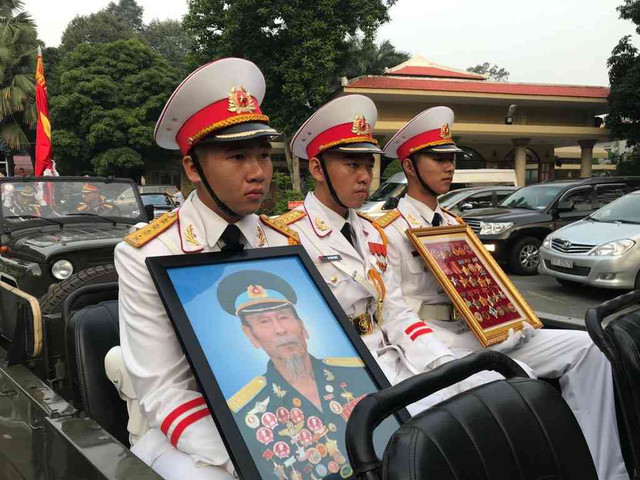 Anh hùng phi công Nguyễn Văn Bảy đã về đất mẹ Đồng Tháp - Hình 18 Anh hung phi cong Nguyen Van Bay da ve dat me Dong Thap-Hinh-18
