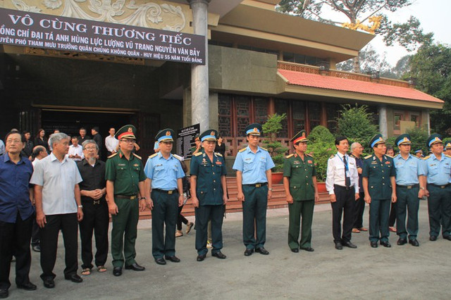 Anh hùng phi công Nguyễn Văn Bảy đã về đất mẹ Đồng Tháp - Hình 15 Anh hung phi cong Nguyen Van Bay da ve dat me Dong Thap-Hinh-15