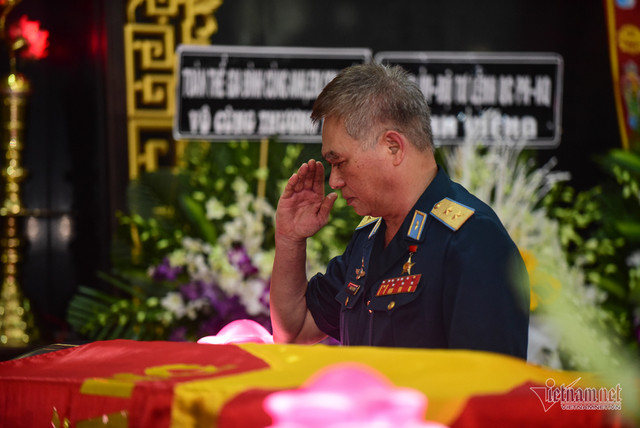 Anh hùng phi công Nguyễn Văn Bảy đã về đất mẹ Đồng Tháp - Hình 8 Anh hung phi cong Nguyen Van Bay da ve dat me Dong Thap-Hinh-8